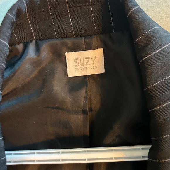 Pinstripe flattering blazer - Picture 2 of 4